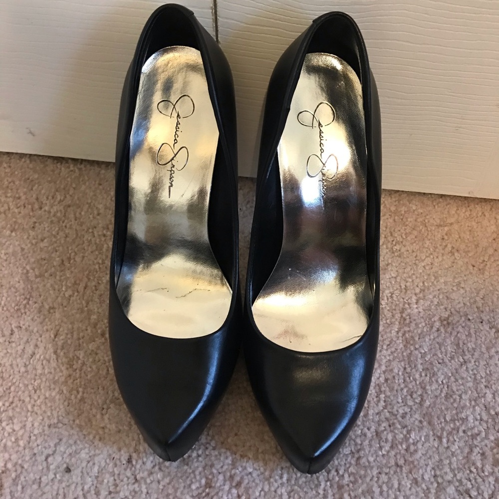 Platform heels size 8 but fit like a 8 /12